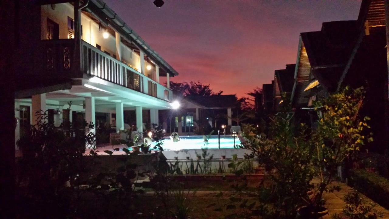 Tanabendang Banglos Pantai Cenang  Eksteriør bilde